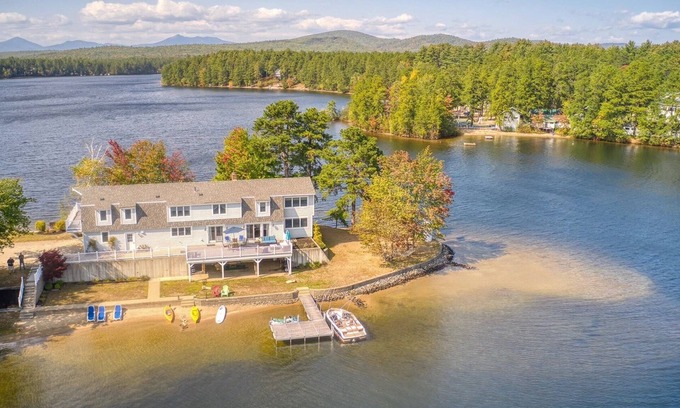 The Bays House | A four-season lakefront getaway on your own private peninsula