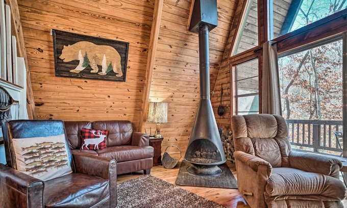 Young Harris Cabin | 'A-Frame Of Mind’ Cabin on Brasstown Creek!