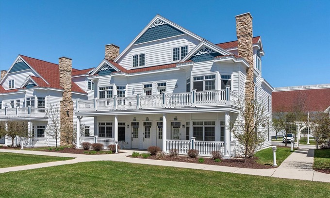 Sheboygan Condo | A Glorious Getaway Sheboygan - LUX Lake Condo