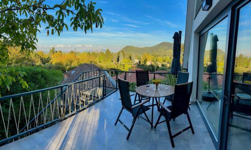 Nagymaros House | A Hely Ahol
