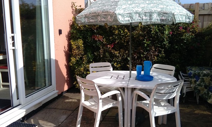 Paignton Apartment | A homely coastal snug, tucked in a quiet area, a short walk to the shore.