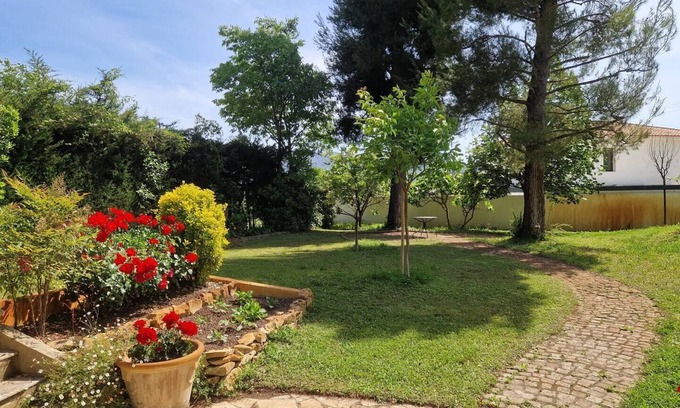 Gemenos House | A L'OMBRE de L'ACACIA T2 air-conditioned, 70 m2, secure parking, garden with trees