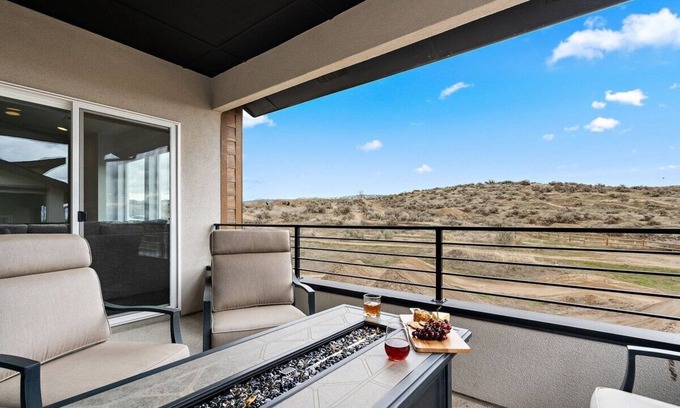 Garden City House | A Lazy Day Getaway along the Eagle Bike Park Hills