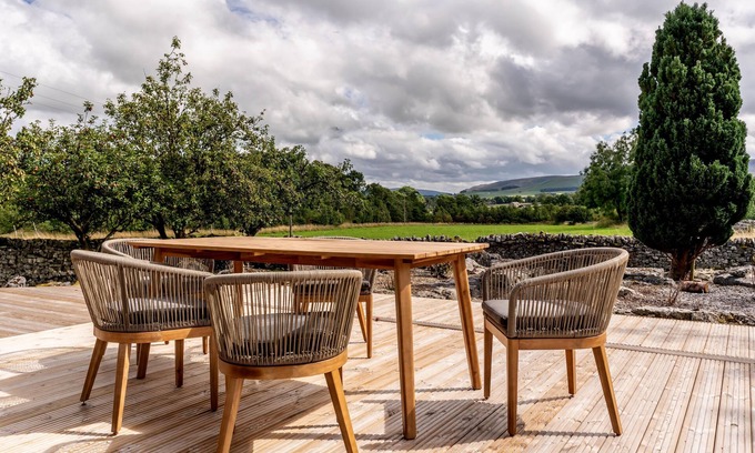 Skipton Cottage | A long ashes park that sleeps 6 guests in 3 bedrooms
