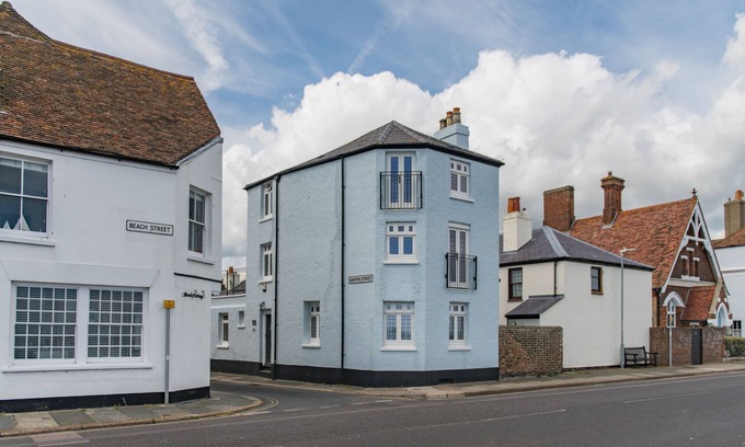 Deal House | A lovely seafront property located in the heart of Deal sleeping 6/8