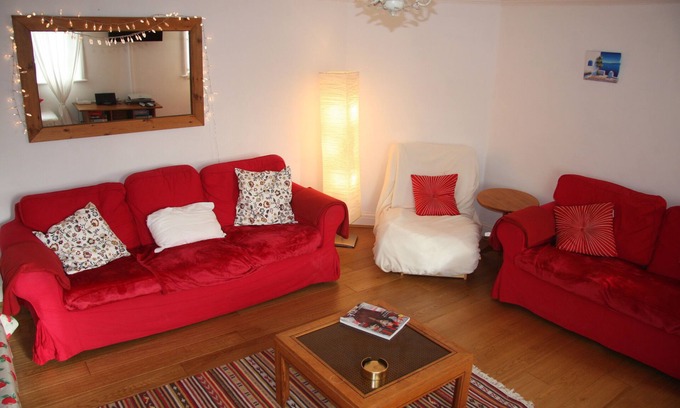 Tankerton Apartment | A luxurious, spacious apartment with sea views -super comfortable king size bed