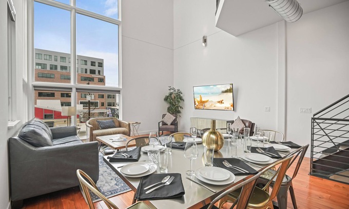 River North Art District House | A luxurious stay at a modern 4-story (RiNo)
