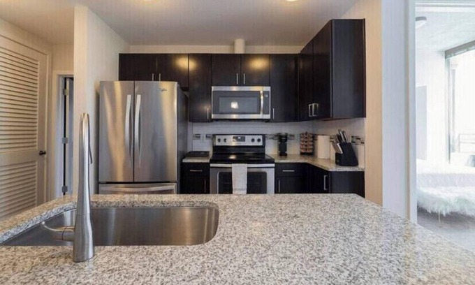 Midtown Condo | A Luxury Stay in the City - free WiFi + More Mins from the Braves @ Truist Park