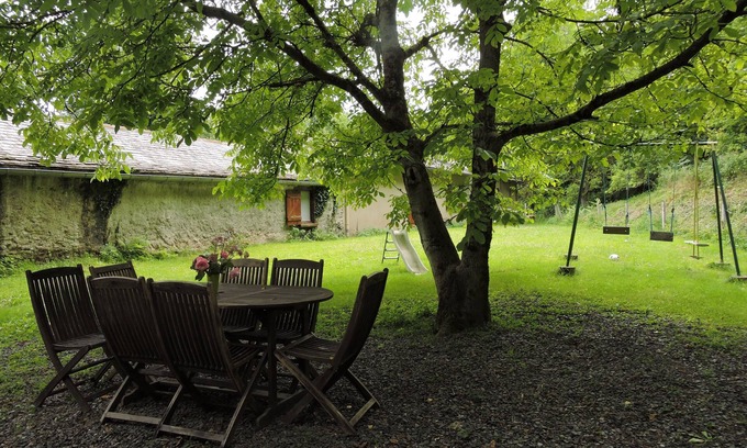 Montredon-Labessonnie Cottage | A miller's house in the quiet countryside for 2 people, pets welcome
