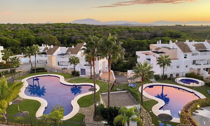 San Roque Apartment | A modern penthouse (110 m2) with sea and pool view, 3 bedrooms and 2 baths