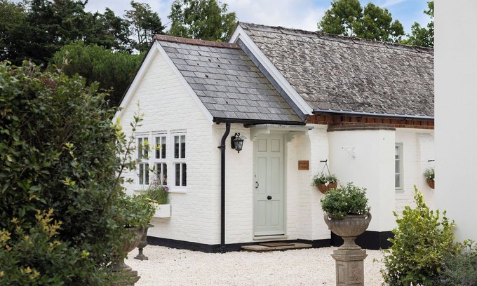 Lyminster Apartment | A modern studio cottage located close to Arundel and Littlehampton