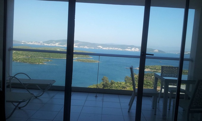Kiyikislacik Apartment | A modern to bedroom luxury apartment, in a resort overlooking the Aegean Sea.