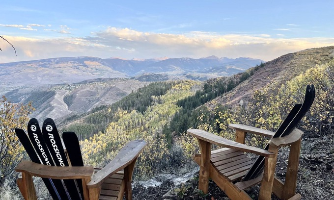 Edwards House | A Mountain Getaway - Stunning Views -Winter Wonderland with Sledding & Nature