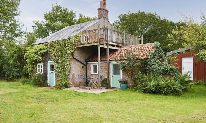 Repps with Bastwick Cottage | A nature lovers delight.