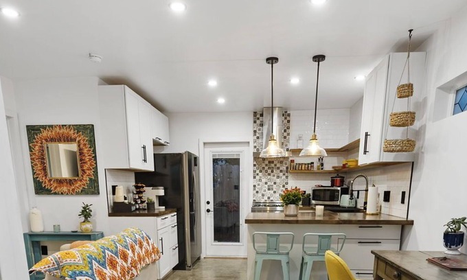 Downtown Los Angeles Cottage | A new detached guesthouse! Charming, quiet, safe, and close to everything!