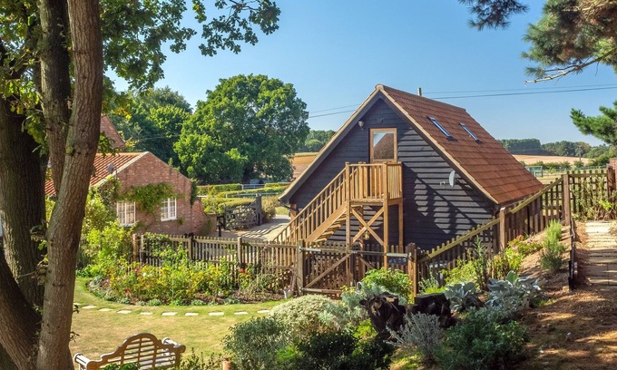 Woodbridge Apartment | A peaceful base for a couple to explore the beautiful scenery of Suffolk.
