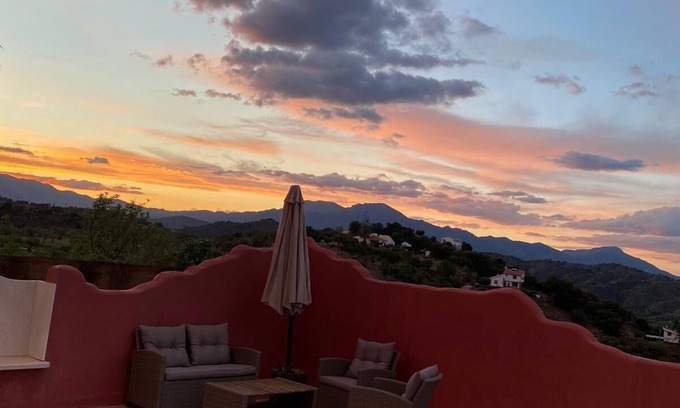 Coin Ski Chalet | A peaceful countryside retreat amongst palm trees and nature with private pool