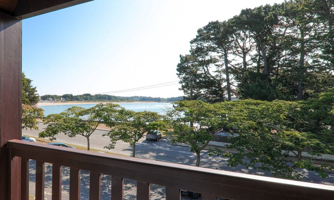 Carnac Apartment | A peaceful stay with sea views in Carnac for 3