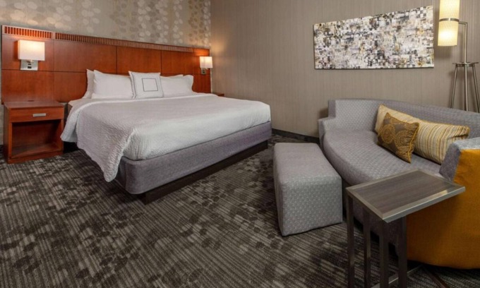 Newark Resort | A Place You'll Surely Enjoy! TWO Comfortable Units, Pet-friendly, Indoor Pool!