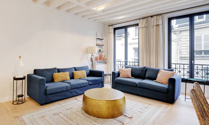 Palais-Royal Apartment | A Prestigious 2BR/1BA in Louvre