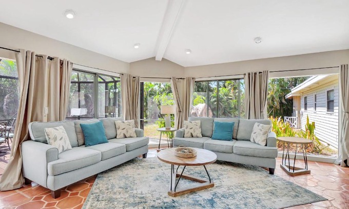 Central Naples House | A Private Oasis Complex in Naples