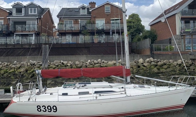 Hamble-le-Rice Boat Rental | A Private Yacht in Port Hamble Marina with beautiful waterside surroundings