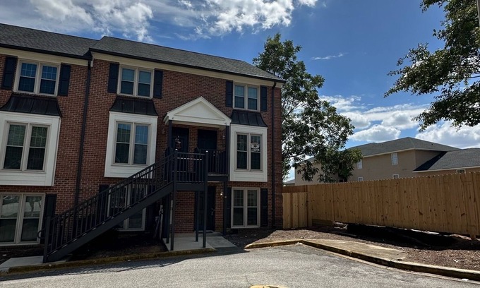 Auburn Condo | A quick 1/2 block from campus perfect location WALK to Football Gamesn