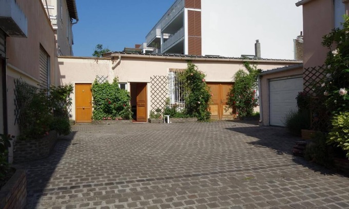 Aubervilliers House | A QUIET BUNGALOW IN THE HEART OF TOWN