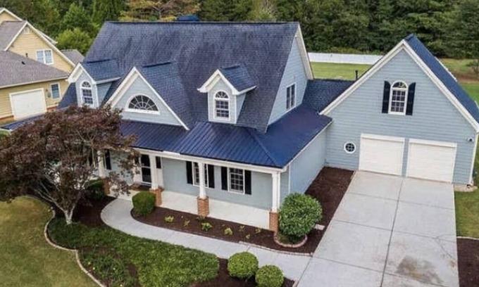 Fayetteville House | A Quiet Oasis Right Outside Of Atlanta w/ Pool & Outdoor Living Room