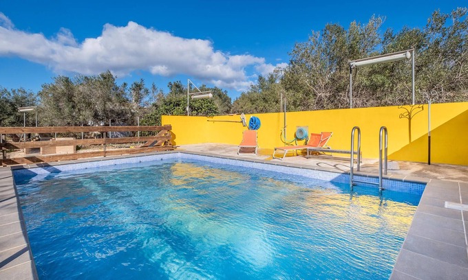 L'Aldea House | A quiet vacation home far away from everyday life awaits you near the river Ebro.