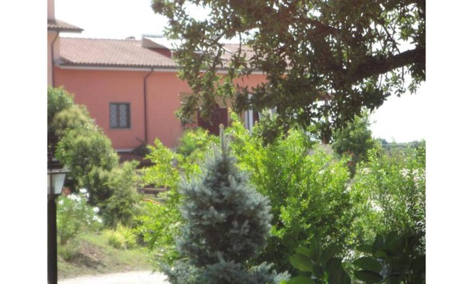 Lake Bracciano Bed & Breakfast | A relaxing holiday in the greenery of a large wooded garden.