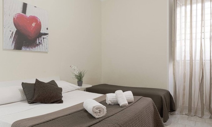 Celio Apartment | A room close to Colosseum