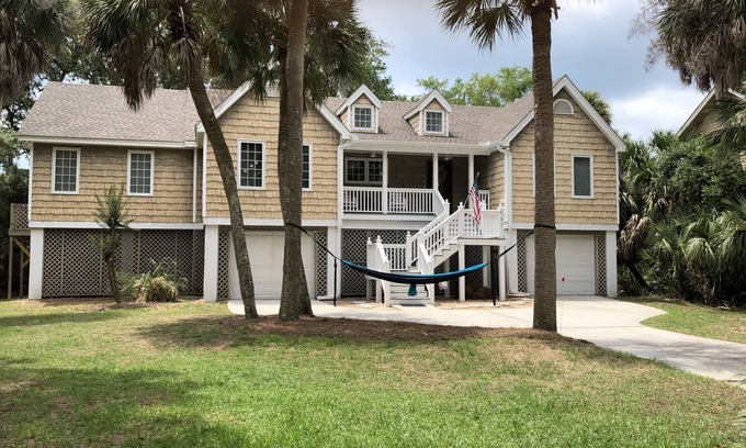 Saint Helena Island House | A serene cottage, ISLAND PSALMS, on the Green with-Golf Cart and Amenity Cards.