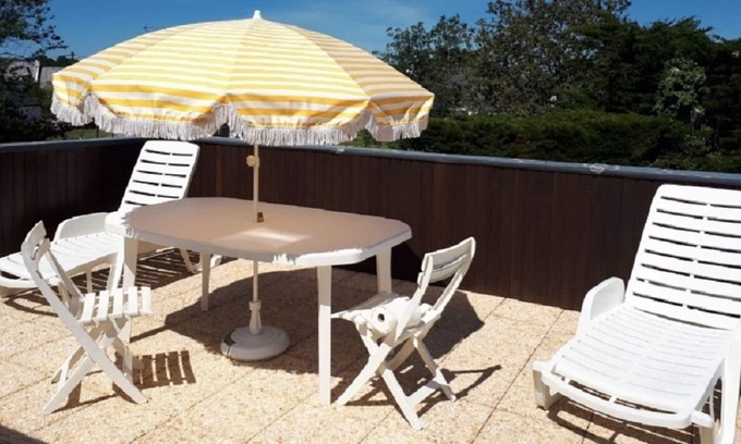 Saint-Gildas-de-Rhuys Apartment | A site resting on the beach road