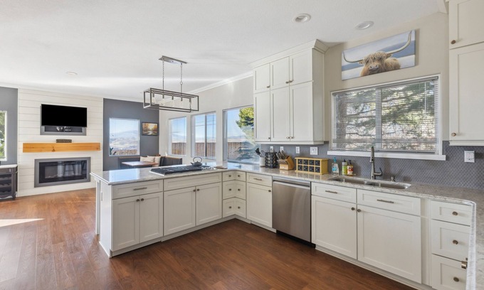 Sparks House | A Slice Of Heaven: Scenic Getaway With Hot Tub 3 Bedroom Home by RedAwning