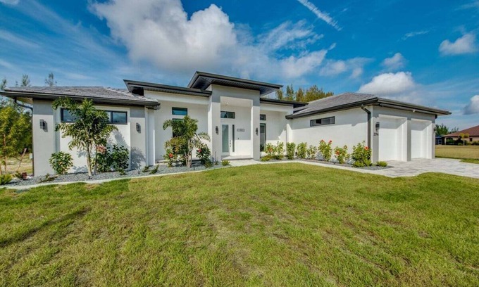 Burnt Store Villa | A spacious 4-bedroom retreat in sunny Cape Coral.
