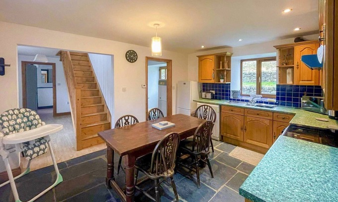 Bala Cottage | A spacious detached cottage surrounded by stunning scenery with wood fired Hot Tub.