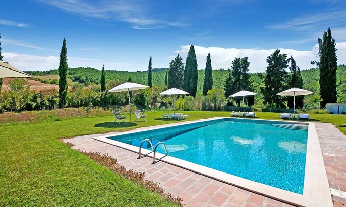 Sarteano House | A Spacious Retreat for Ten