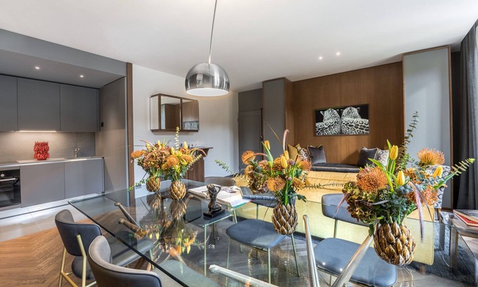 Oltrarno Apartment | A stone's throw from Ponte Vecchio with complimentary wine tasting on arrival!