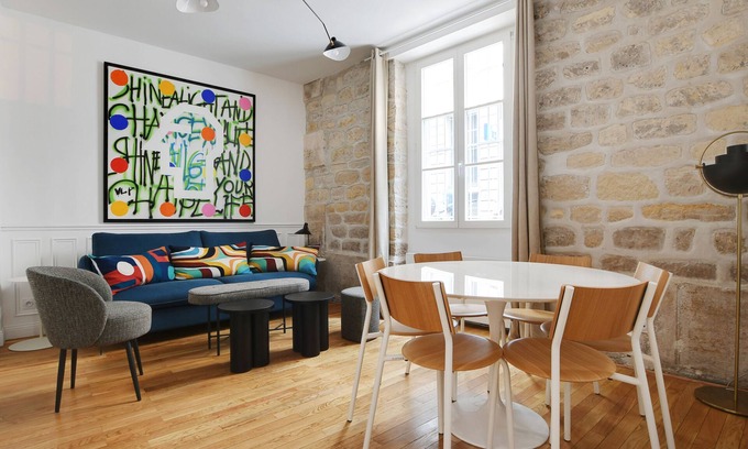 Quartier du Faubourg-Montmartre Apartment | A Stunning 2-BR/1BA in the 9th district- Folies Bergère