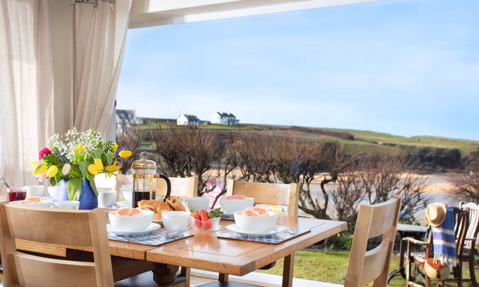 Padstow House | A stunning 4 bedroom holiday home which spills out onto beautiful Treyarnon Bay.