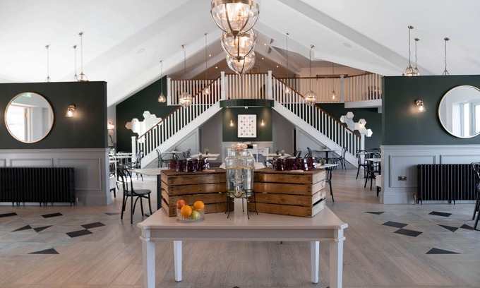 Chittlehamholt Cabin | A the mole resort that sleeps 4 guests in 2 bedrooms