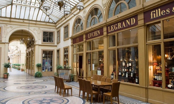 Quartier du Faubourg-Montmartre Apartment | A TOP FLOOR MAGICAL EXPERIENCE RIGHT NEXT TO THE OPERA HOUSE