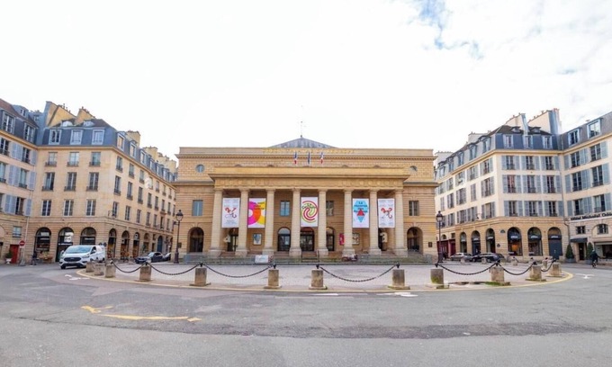 Odeon Apartment | A TRANQUIL AMBIANCE SURROUNDED BY ICONIC LANDMARKS, MUSEUMS, CAFÉS-RUE CORNEILLE