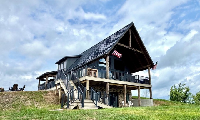 Dresden House | A unique modern farmhouse nestled on 67 rolling acres w/stunning views.