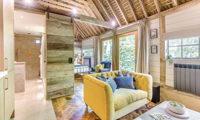 Smarden Cottage | A very luxurious, one bedroom apartment in a stunning setting.