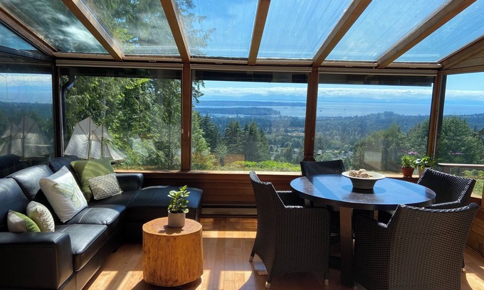 Upper Lonsdale House | A VIEW FROM EVERY ROOM! A PEACEFUL, NATURAL SETTING WITH A HOT TUB!
