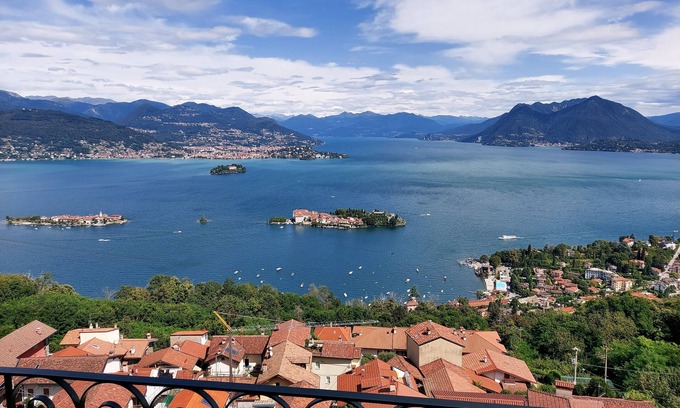 Someraro Apartment | A window 2 overlooking Lake Maggiore!