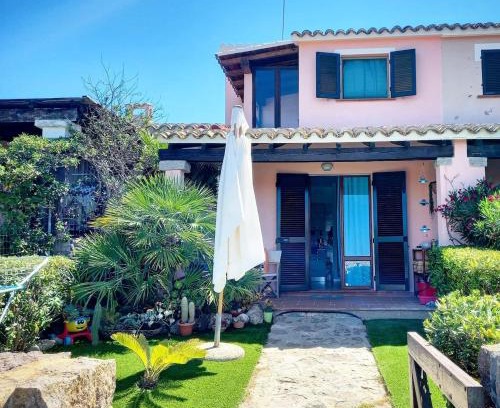Calasetta House | A window on the saline beach