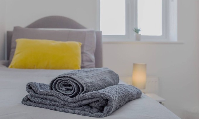 Peterborough House | A Wonderful three storey House in Hampton